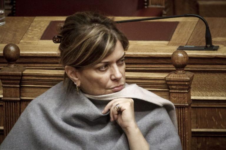 «Μια από τις πιο πλούσιες Eλληνίδες πολιτικούς αναγκάζεται να φύγει»