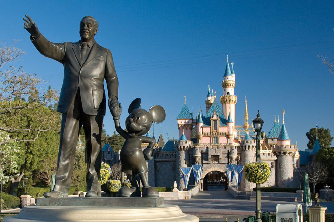 Η Walt Disney αλλάζει τη Disneyland και ρίχνει 2 δισ. δολάρια