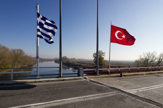 Η Τουρκία κλείνει τα χερσαία της σύνορα με Ελλάδα και Βουλγαρία