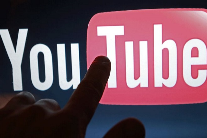 Πώς το YouTube ωθεί αυτούς που βλέπουν τα βίντεό του στον εξτρεμισμό