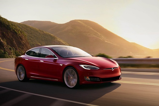 Γιατί η Tesla ανακαλεί 123.000 Model S