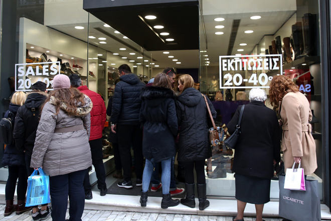 Συγκρατημένη αισιοδοξία και αυξημένοι τζίροι στον εμπορικό κόσμο, μετά τις χειμερινές εκπτώσεις