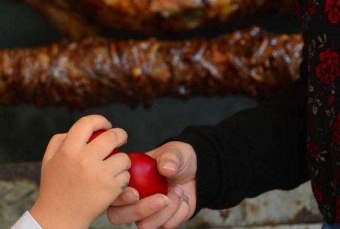 Ποιοι και τι πρέπει να προσέξουν στη διατροφή τους τις ημέρες του Πάσχα