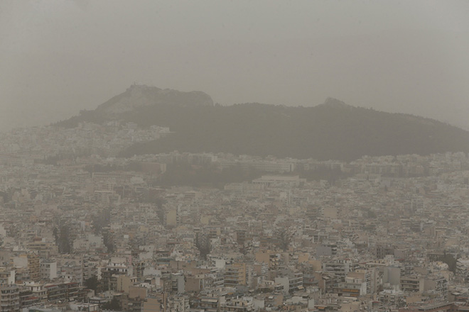 Σε «κλοιό» αφρικανικής σκόνης από σήμερα ως και το Σάββατο η χώρα