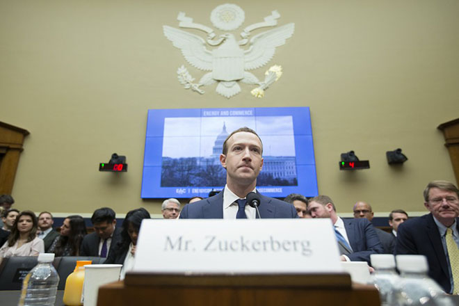 Το Facebook έλαβε το πρώτο πρόστιμο-ρεκόρ μετά το σκάνδαλο της Cambridge Analytica