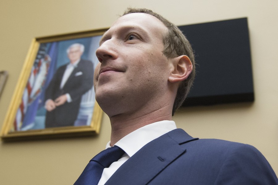 Ένταση στο Facebook: Κατηγορούν τον Zuckerberg για «εταιρική δικτατορία»