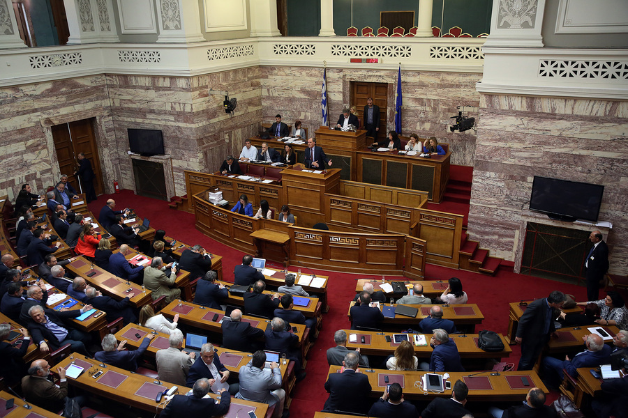 Πέρασε με 151 ψήφους το νομοσχέδιο για την πώληση λιγνιτικών μονάδων