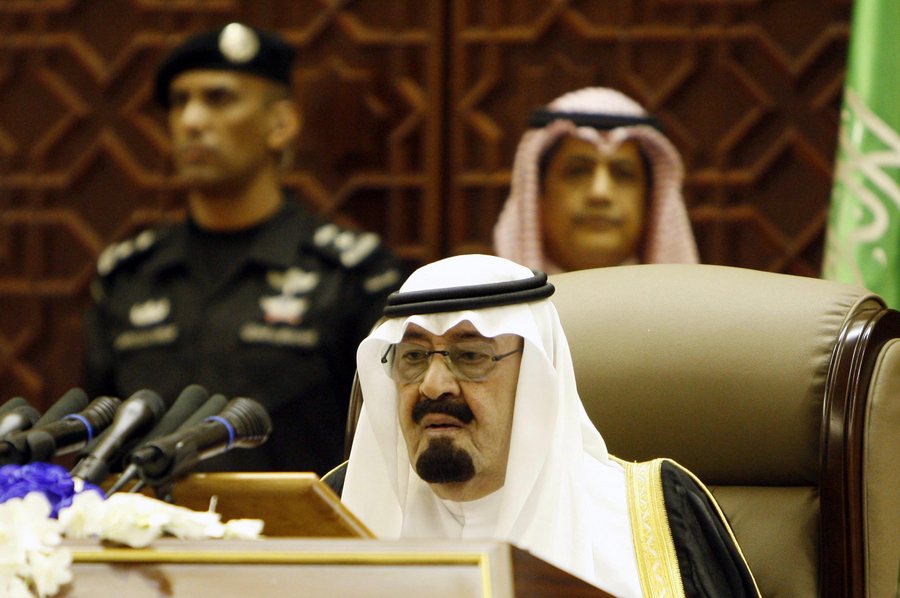 Η Σαουδική Αραβία αναλαμβάνει πρωτοβουλίες για να γλιτώσει από μια παγκόσμια πετρελαϊκή κρίση