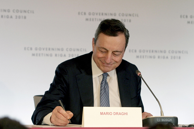ΕΚΤ: Μηδενικά επιτόκια για ένα χρόνο – Τέλος στο QE τον Δεκέμβριο