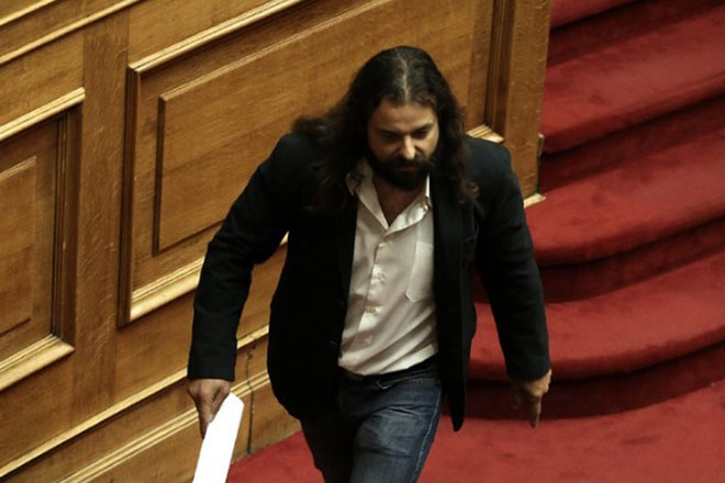 Με το βουλευτικό αυτοκίνητο διέφυγε ο Κ. Μπαρμπαρούσης – Σε εξέλιξη επιχείρηση εντοπισμού του