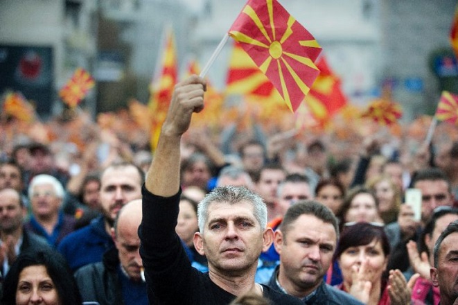 O αντίκτυπος της συμφωνίας στα Σκόπια: Βαθιά διχασμένοι οι πολίτες της ΠΓΔΜ
