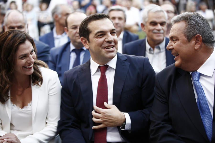 Με γραβάτα ο Αλέξης Τσίπρας ανακοίνωσε τα αποτελέσματα της απόφασης του Eurogroup για την Ελλάδα