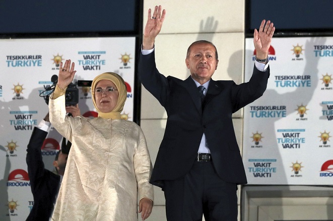 Νικητής των εκλογών με 52,5% ο Ερντογάν – Aμφισβητεί το αποτέλεσμα η αντιπολίτευση