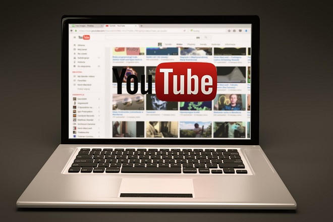 Το YouTube πρέπει να μπει στη «μάχη» κατά της παραπληροφόρησης, σύμφωνα με οργανισμούς ελέγχου δεδομένων