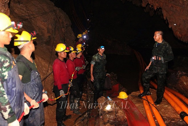Πέθανε για να σώσει τα εγκλωβισμένα παιδιά στο σπήλαιο της Ταϊλάνδης