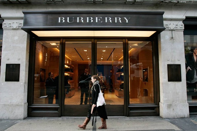 Η Burberry έκαψε προϊόντα 32 εκατομμυρίων ευρώ για να… μην πουληθούν φτηνά!