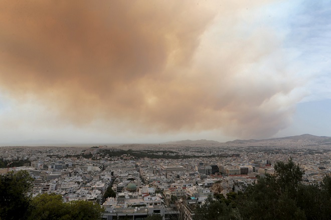 Μεγάλη πυρκαγιά στην Κινέτα Αττικής – Πύρινα μέτωπα σε Πεντέλη, Αγίους Θεοδώρους και Πεντέλη