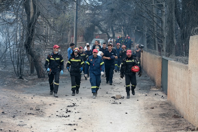 Καρατομήσεις στην ηγεσία της Πυροσβεστικής και της Αστυνομίας στον απόηχο της φονικής πυρκαγιάς στην Ανατ. Αττική