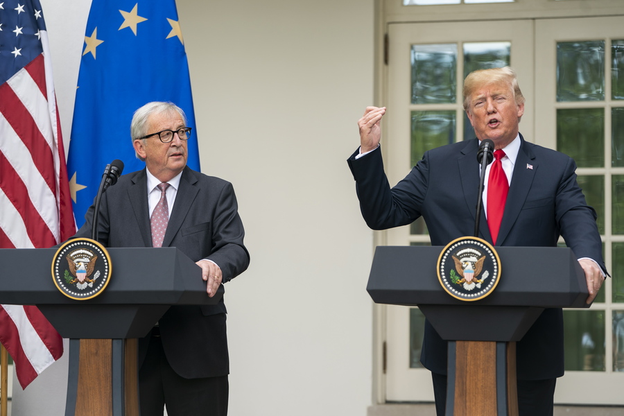 Περισσότερες εξηγήσεις για το τι συμφώνησαν Γιούνκερ-Τραμπ ζητούν οι Ευρωπαίοι