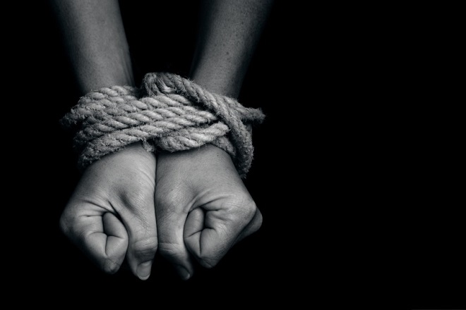 Trafficking στην ΕΕ: Για πρώτη φορά τα θύματα καταναγκαστικής εργασίας πλησίασαν αυτά της σεξουαλικής κακοποίησης