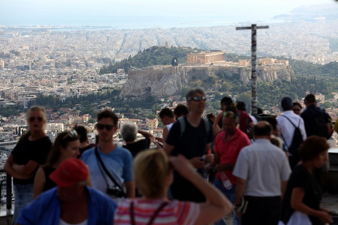 ΤτΕ: Ξεπέρασαν τα 34 εκατ. οι τουρίστες που επισκέφθηκαν την Ελλάδα το 2019