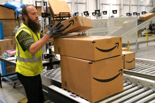 Πόσο κινδυνεύει τελικά η Amazon από τον…Τραμπ;