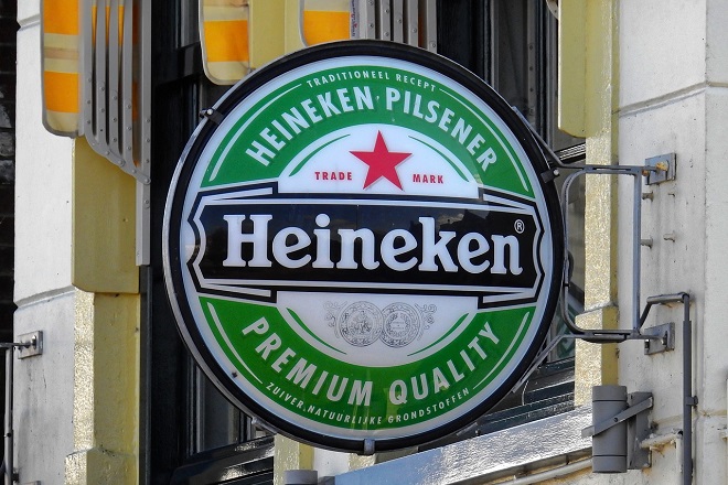 Η Heineken αποσύρει τις επιχειρηματικές της δραστηριότητες από τη Ρωσία