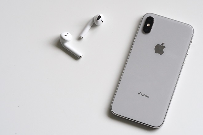 Πώς τα AirPods της Apple κατάφεραν να κάνουν ακόμη πιο ευτυχισμένους τους επενδυτές