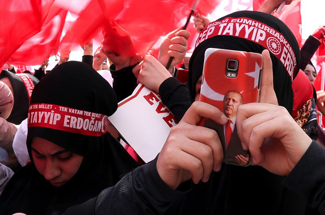 Ο Ερντογάν μποϊκοτάρει τα iPhone και καλεί τους Τούρκους να αγοράσουν… Samsung