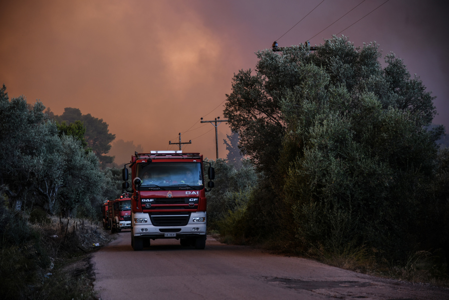 Σε εξέλιξη πυρκαγιά στην Εύβοια – Εκκενώθηκε προληπτικά ο οικισμός Μακρυχωρίου