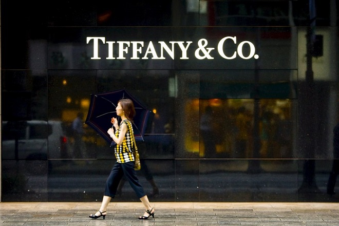 Πώς οι Κινέζοι «έριξαν» τις πωλήσεις της Tiffany’s