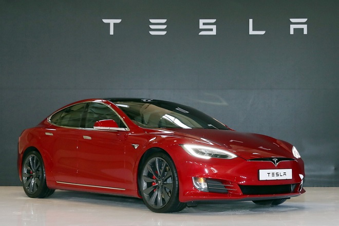 Η χρηματιστηριακή αξία της Tesla ξεπέρασε τα 100 δισ. δολάρια- Το αξίζει;