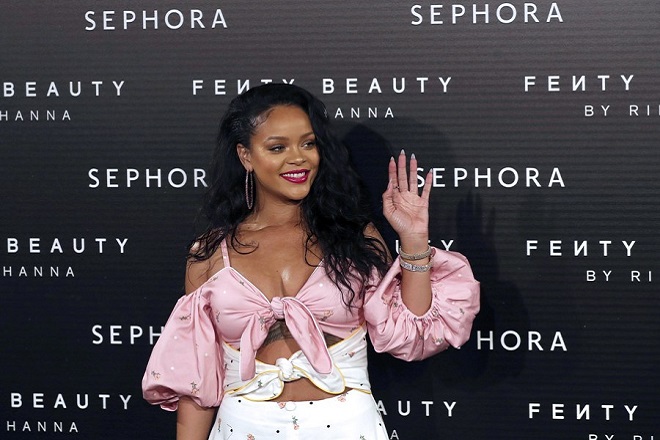 Η Fenty Beauty της Ριάνα λανσάρει νέο highlighter για καλό σκοπό