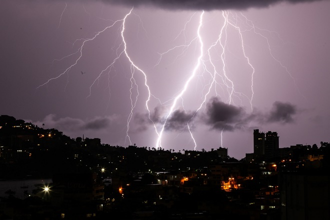 Σχεδόν 10.000 κεραυνοί έπεσαν σε Κεντρική και Βόρεια Ελλάδα την Κυριακή – Νέα επιδείνωση καιρού