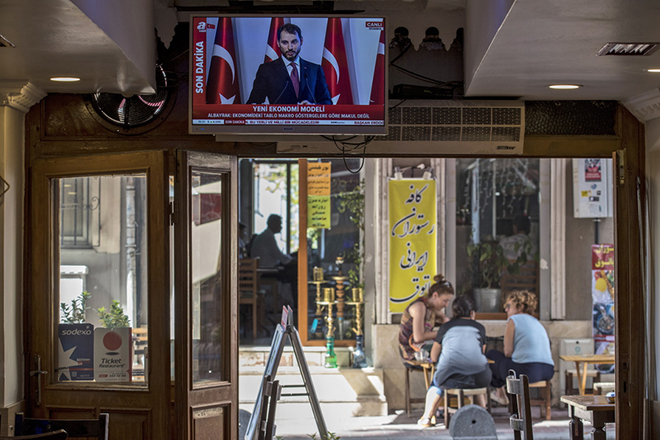 Ο Τούρκος υπουργός Οικονομικών έφερε νέα πτώση της λίρας