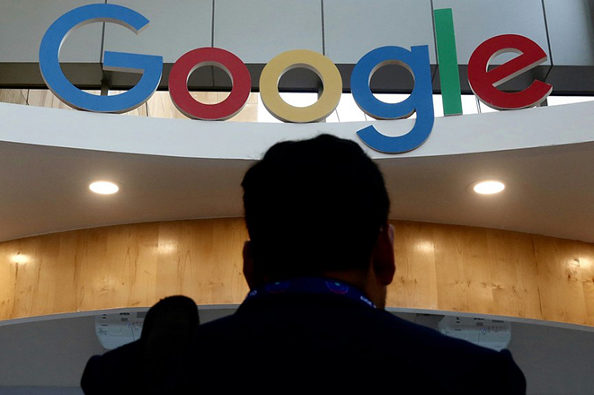 Η Google απαντά στις κατηγορίες του Τραμπ με στοιχεία