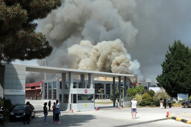 Πυρκαγιά σε εργοστάσιο της Sunlight στη ΒΙΠΕ Κομοτηνής