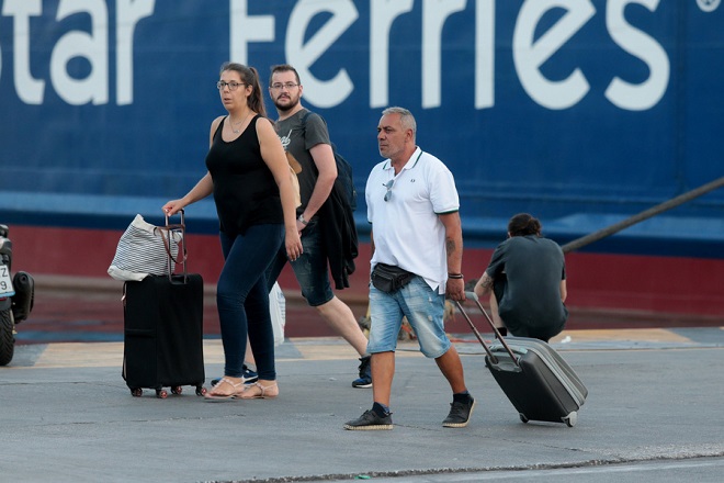 Αυξάνεται η κίνηση των εκδρομέων στα μεγάλα λιμάνια της Αττικής