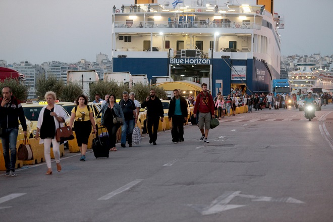 Αυξημένη παραμένει η κίνηση στα λιμάνια Πειραιά, Ραφήνας και Λαυρίου