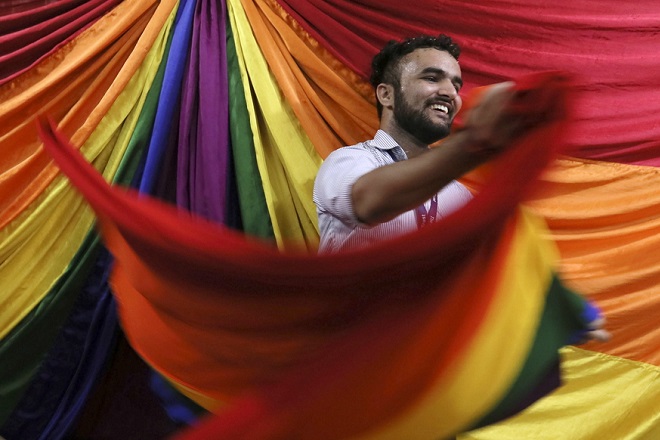 Ιστορική απόφαση στην Ινδία: Αποποινικοποιήθηκε η ομοφυλοφιλία