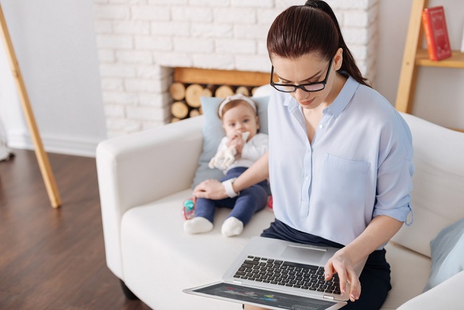 Regus: Το 85% των εργαζόμενων γονέων τείνουν προς την ευέλικτη εργασία