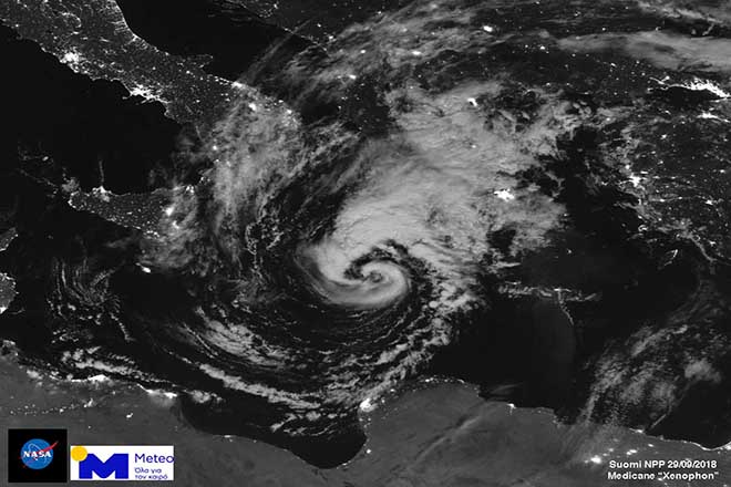 Ο μεσογειακός κυκλώνας όπως φαίνεται από το διάστημα – Τί προβλέπει η ΕΜΥ για τα έντονα καιρικά φαινόμενα