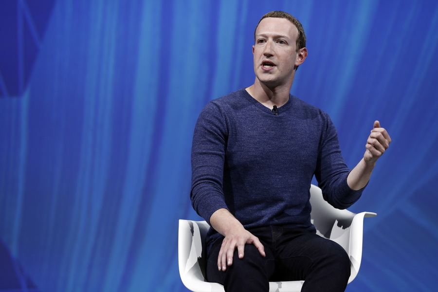 «Πόλεμος» Ζούκερμπεργκ–Apple: Ο ιδρυτής του Facebook είπε στα στελέχη του να χρησιμοποιούν μόνο Android
