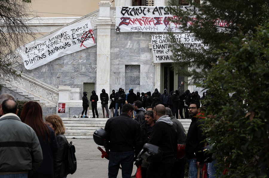 «Φρούριο» η Αθήνα για τις εκδηλώσεις στο Πολυτεχνείο – Ποιοι σταθμοί μετρό κλείνουν