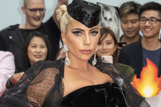 Μετανιωμένη η Lady Gaga για τη συνεργασία της με τον R. Kelly