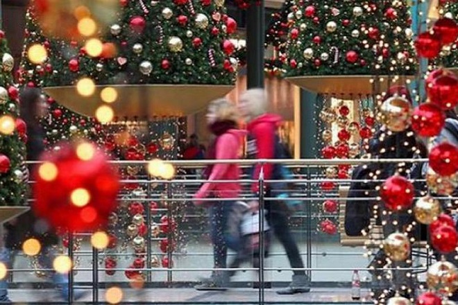 Σε βελτίωση του χριστουγεννιάτικου τζίρου ελπίζει η αγορά – Τι ψώνια θα κάνουν οι καταναλωτές
