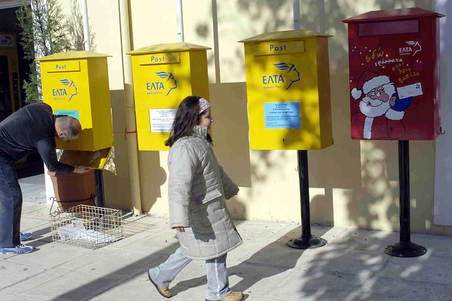 Τα πρώτα γράμματα στον Άγιο Βασίλη άρχισαν να φτάνουν στα ΕΛΤΑ