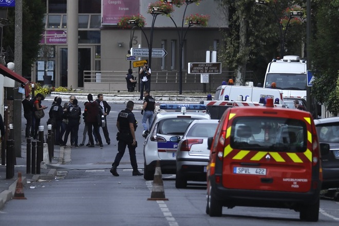 Αιματηρή επίθεση στο κέντρο του Παρισιού, με έναν νεκρό και δύο τραυματίες – Συνελήφθη ο δράστης