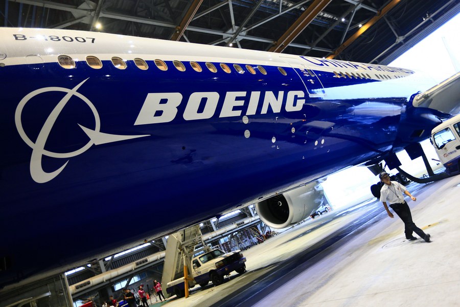 Η Boeing σχεδιάζει να μειώσει το εργατικό της δυναμικό κατά 10%