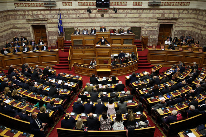 LIVE: Σε εξέλιξη η ψηφοφορία στη Βουλή για την παροχή ψήφου εμπιστοσύνης στην κυβέρνηση